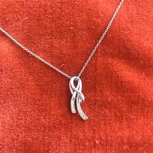 10k White Gold Ribbon Knot Pendant w Diamonds